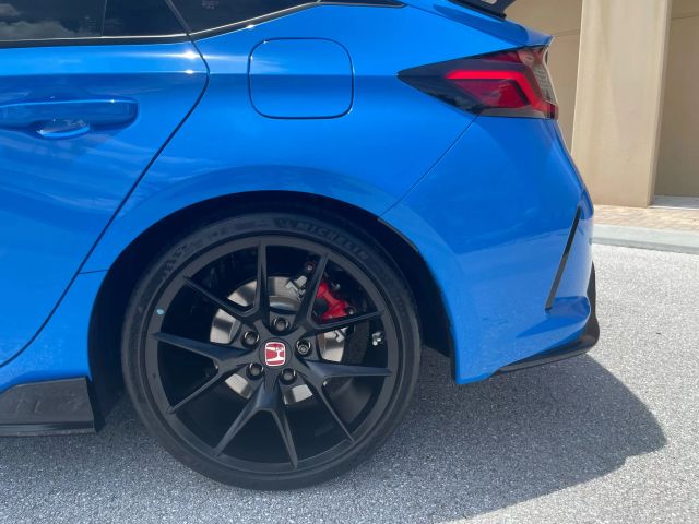 2023 Honda Civic Type R - Image 32