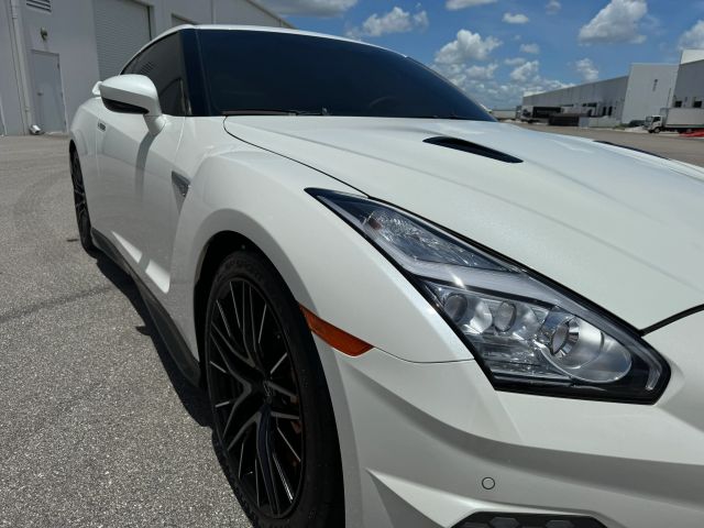 2024 Nissan Gt-r - Image 4