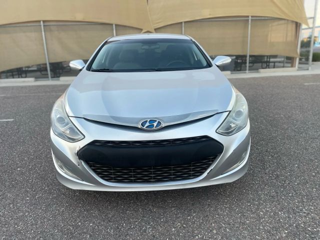 2012 Hyundai Sonata - Image 2