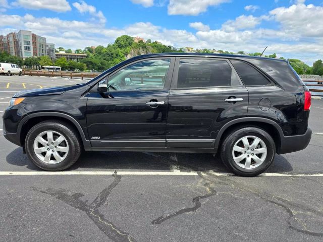 2013 Kia Sorento Lx Sport Utility 4d - Image 5