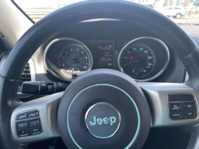 2012 Jeep Grand Cherokee Laredo Sport Utility 4d - Image 25