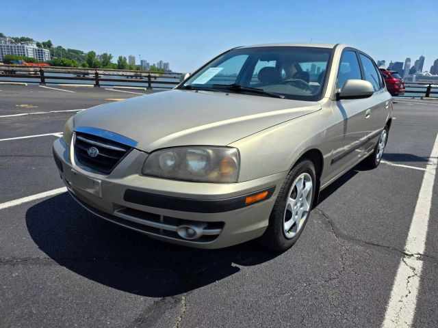 2005 Hyundai Elantra Gt Hatchback 4d - Image 2