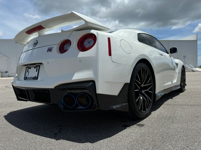 2024 Nissan Gt-r - Image 11