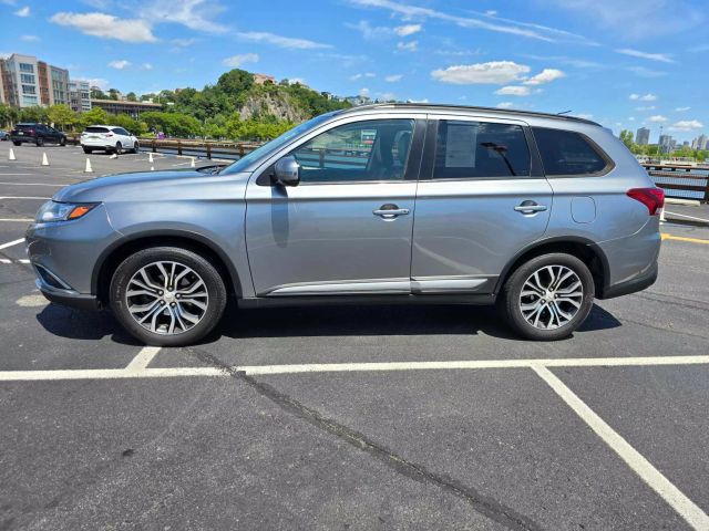 2016 Mitsubishi Outlander Sel Sport Utility 4d - Image 7