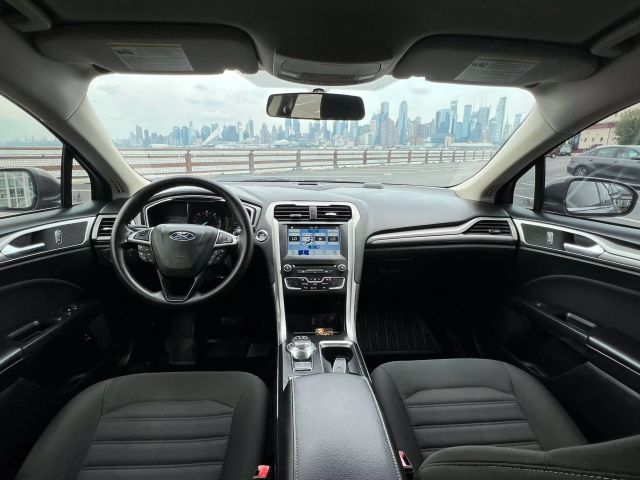 2018 Ford Fusion Se Hybrid Sedan 4d - Image 17