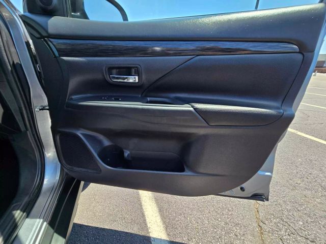 2016 Mitsubishi Outlander Sel Sport Utility 4d - Image 36