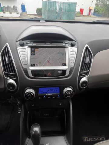 2011 Hyundai Tucson Limited Sport Utility 4d - Image 19