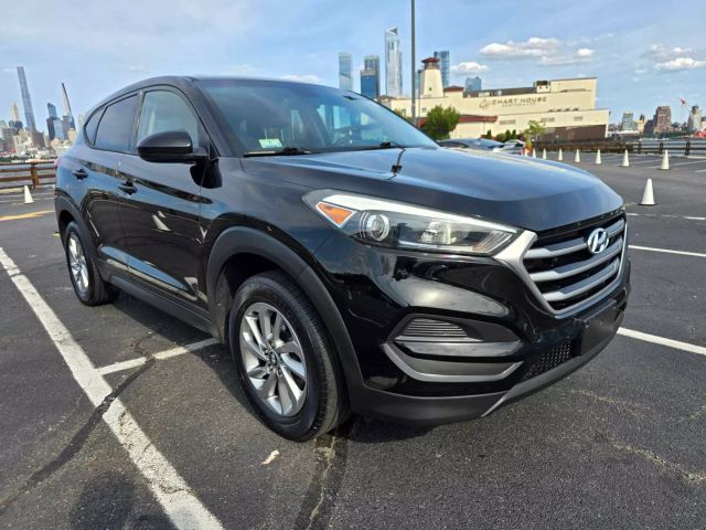 2018 Hyundai Tucson Se Sport Utility 4d - Image 2