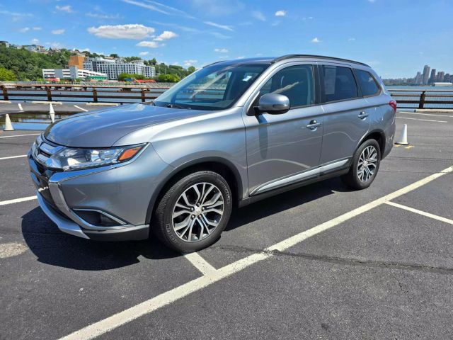 2016 Mitsubishi Outlander Sel Sport Utility 4d - Image 4