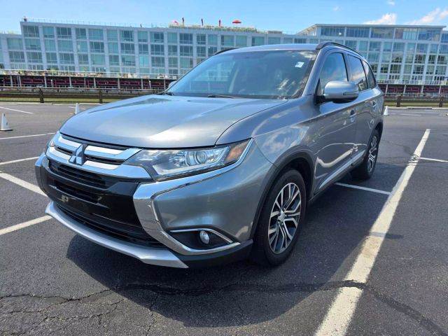 2016 Mitsubishi Outlander Sel Sport Utility 4d - Image 3