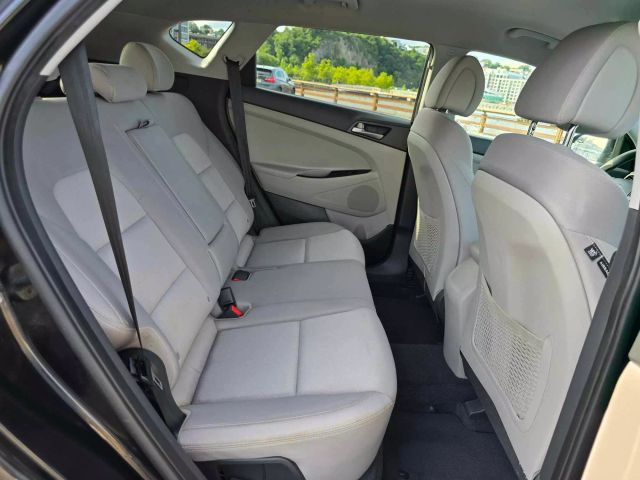 2018 Hyundai Tucson Se Sport Utility 4d - Image 15