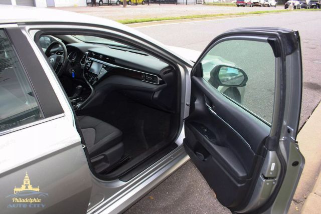 2019 Toyota Camry - Image 28
