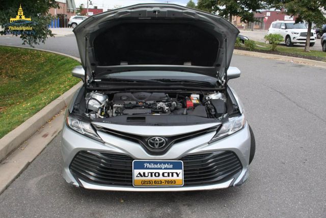 2019 Toyota Camry - Image 18