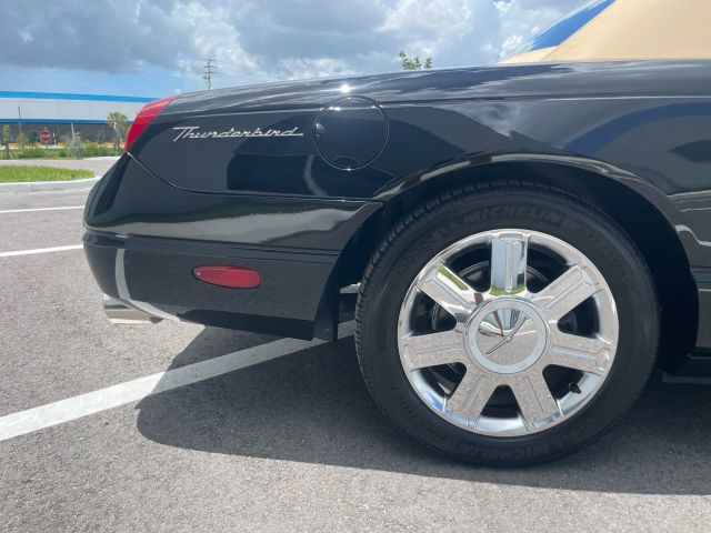2005 Ford Thunderbird - Image 13