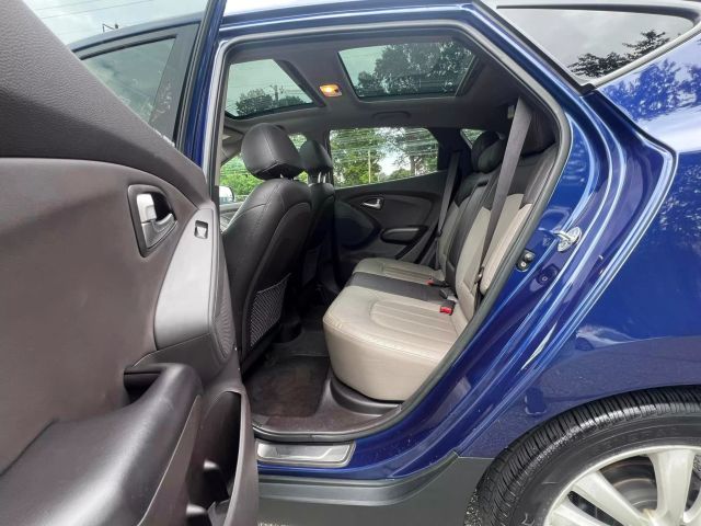 2011 Hyundai Tucson Limited Sport Utility 4d - Image 13
