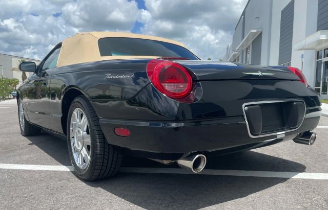 2005 Ford Thunderbird - Image 25
