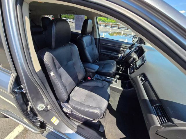 2016 Mitsubishi Outlander Sel Sport Utility 4d - Image 15