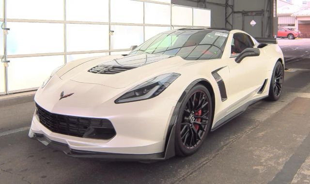 2015 Chevrolet Corvette - Image 2