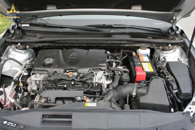 2019 Toyota Camry - Image 20