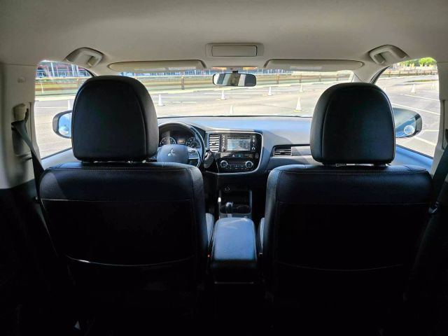 2016 Mitsubishi Outlander Sel Sport Utility 4d - Image 19