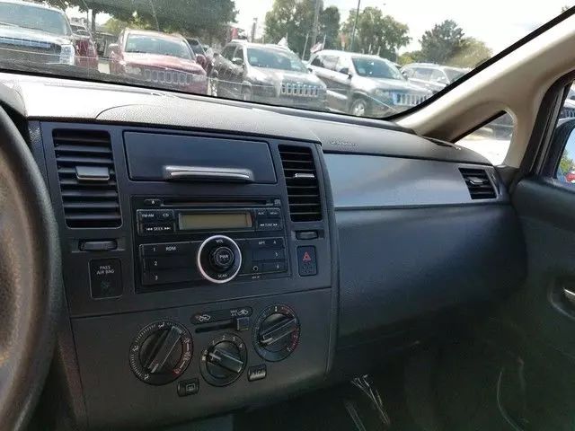 2011 Nissan Versa - Image 10