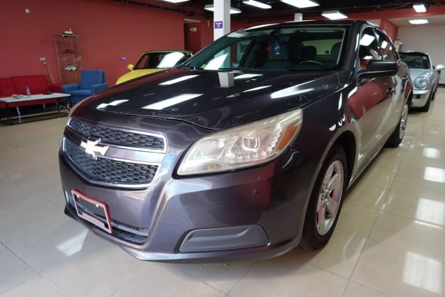 2013 Chevrolet Malibu - Image 2
