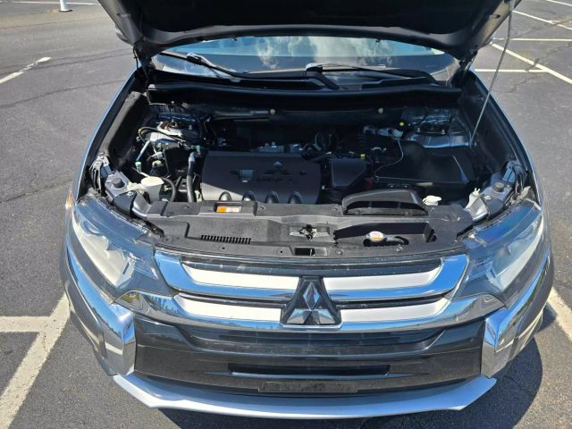 2016 Mitsubishi Outlander Sel Sport Utility 4d - Image 11