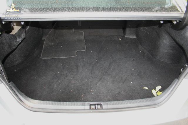 2019 Toyota Camry - Image 22