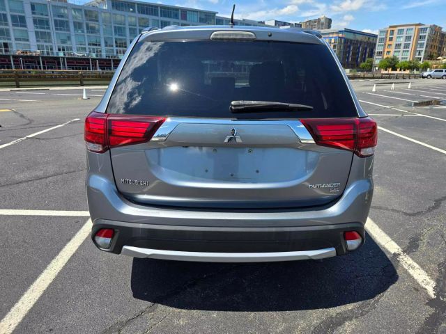 2016 Mitsubishi Outlander Sel Sport Utility 4d - Image 9