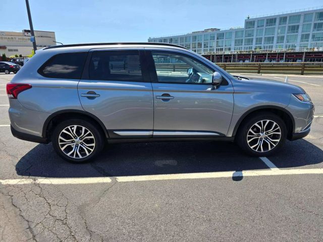 2016 Mitsubishi Outlander Sel Sport Utility 4d - Image 8