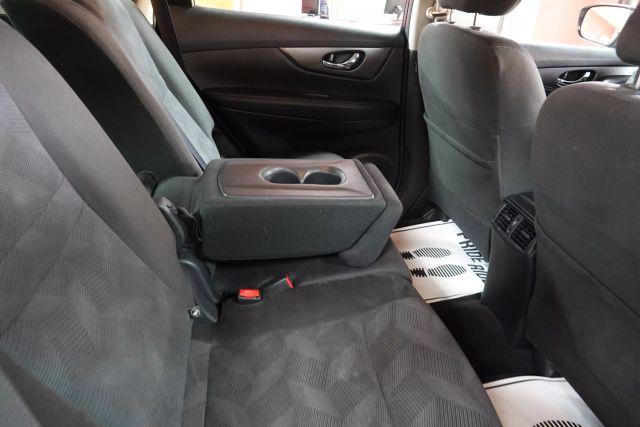 2015 Nissan Rogue - Image 16