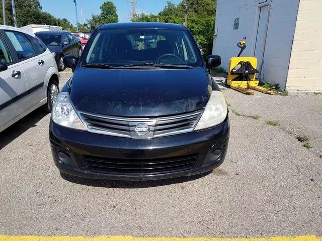 2011 Nissan Versa - Image 2