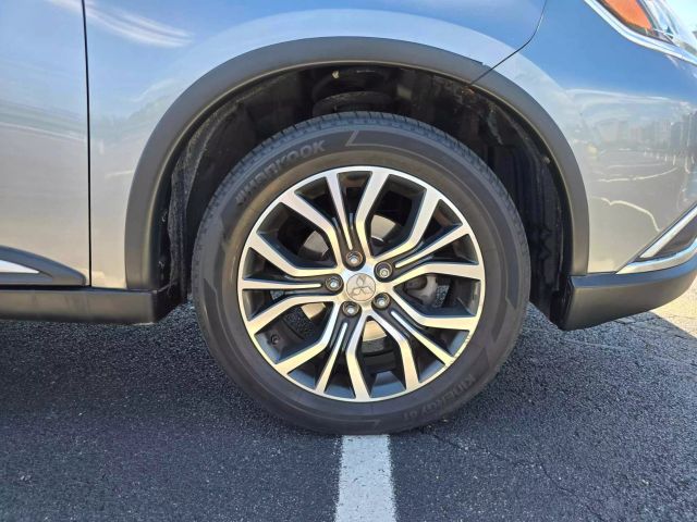 2016 Mitsubishi Outlander Sel Sport Utility 4d - Image 32