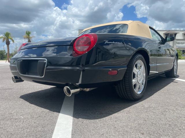 2005 Ford Thunderbird - Image 14