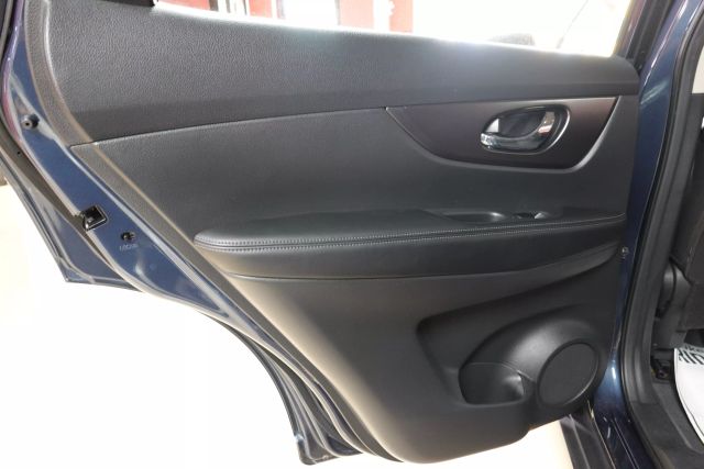 2015 Nissan Rogue - Image 11