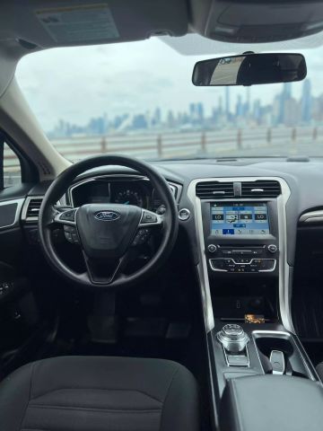 2018 Ford Fusion Se Hybrid Sedan 4d - Image 19