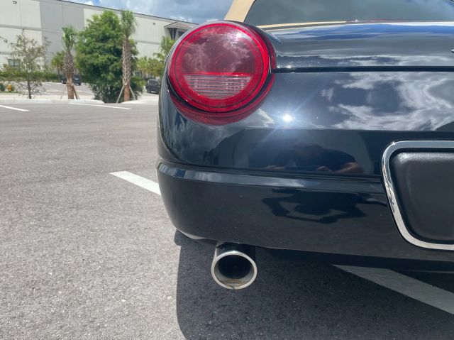2005 Ford Thunderbird - Image 24
