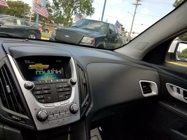 2015 Chevrolet Equinox - Image 12