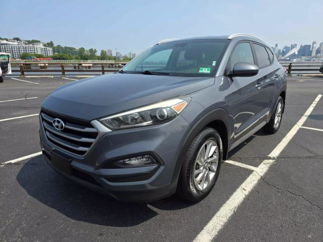 2017 Hyundai Tucson Se Sport Utility 4d - Image 4