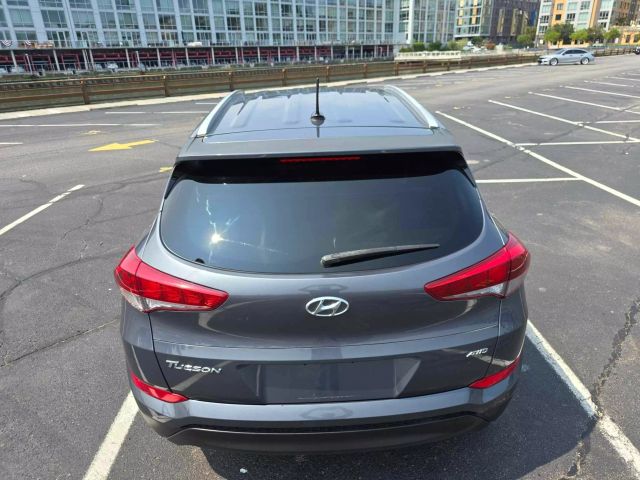 2017 Hyundai Tucson Se Sport Utility 4d - Image 10
