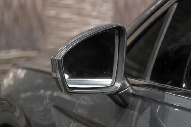 2021 Volkswagen Tiguan Se 4motion Sport Utility 4d - Image 42