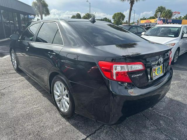 2013 Toyota Camry Se Sedan 4d - Image 4