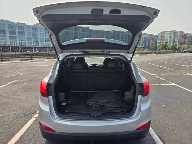 2011 Hyundai Tucson Gls Sport Utility 4d - Image 10
