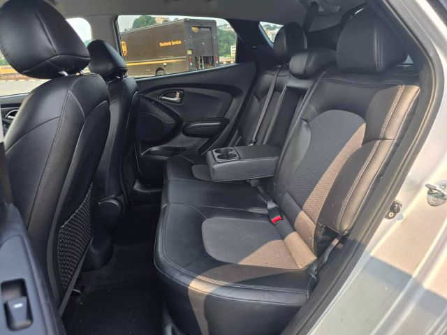 2011 Hyundai Tucson Gls Sport Utility 4d - Image 15