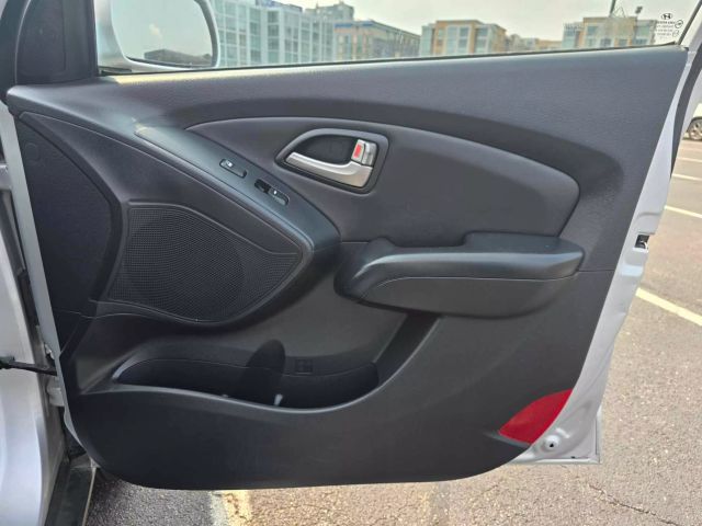 2011 Hyundai Tucson Gls Sport Utility 4d - Image 32