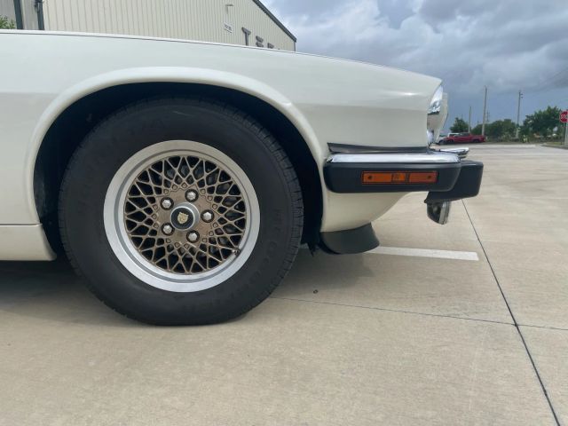 1992 Jaguar Xj - Image 9