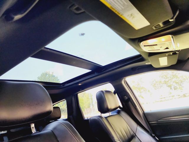 2017 Jeep Grand Cherokee - Image 32
