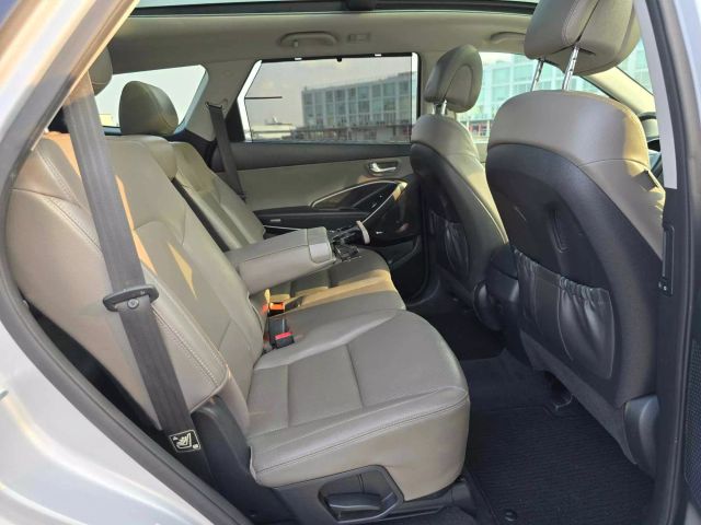 2017 Hyundai Santa Fe Se Ultimate Sport Utility 4d - Image 15