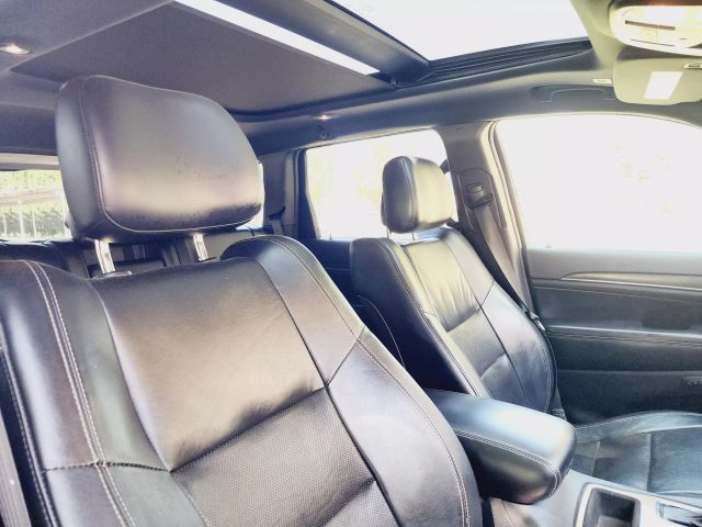 2017 Jeep Grand Cherokee - Image 31