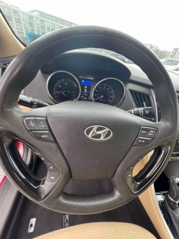 2015 Hyundai Sonata Hybrid Sedan 4d - Image 24